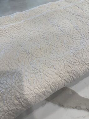 Pine Cone Hill Ivory Quilted Leaf-Pattern Coverlet